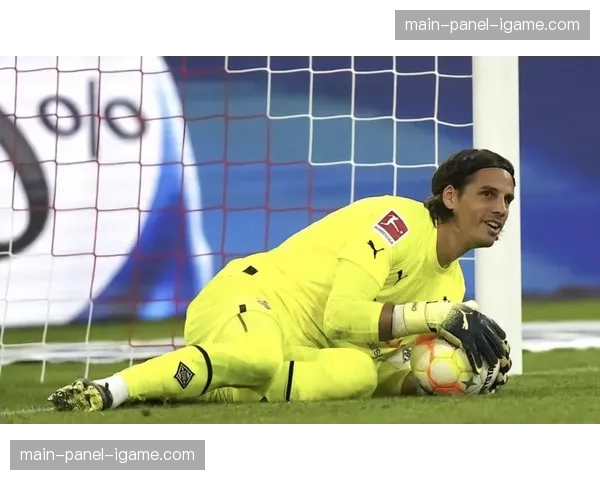 特写镜头：国米门将索默神勇扑出因莫比莱的点球后怒吼庆祝